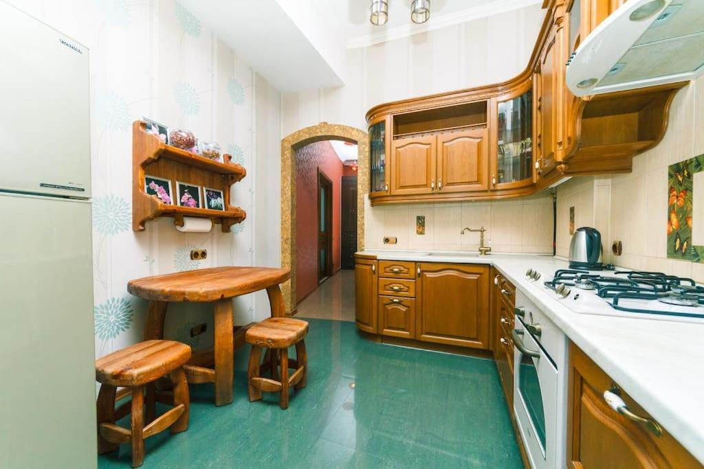 Apartment With View On Inpedendence Square Khreshchatyk Kijev Kültér fotó
