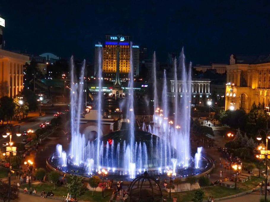 Apartment With View On Inpedendence Square Khreshchatyk Kijev Kültér fotó