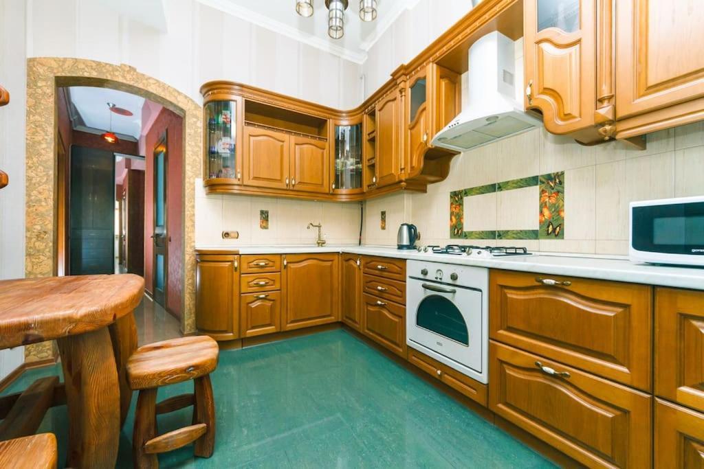 Apartment With View On Inpedendence Square Khreshchatyk Kijev Kültér fotó
