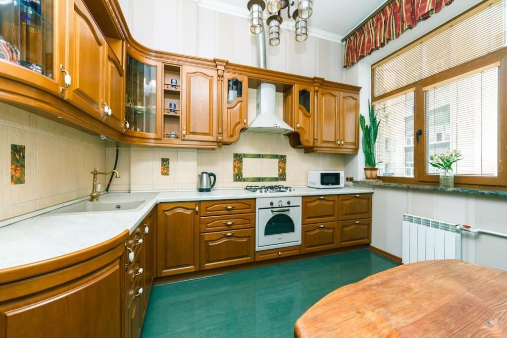 Apartment With View On Inpedendence Square Khreshchatyk Kijev Kültér fotó