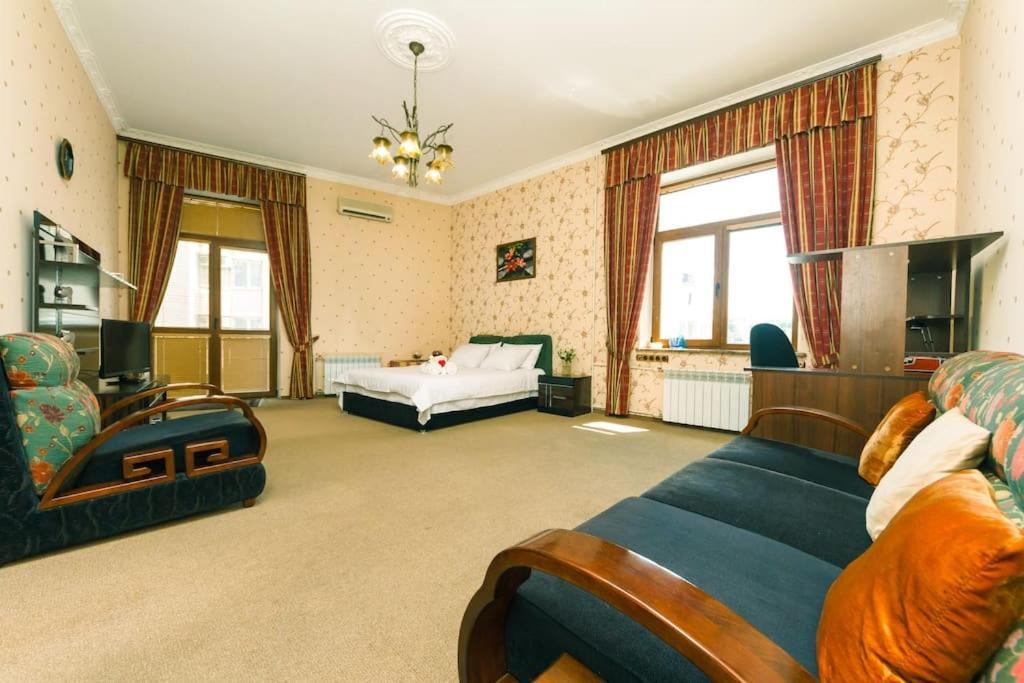 Apartment With View On Inpedendence Square Khreshchatyk Kijev Kültér fotó