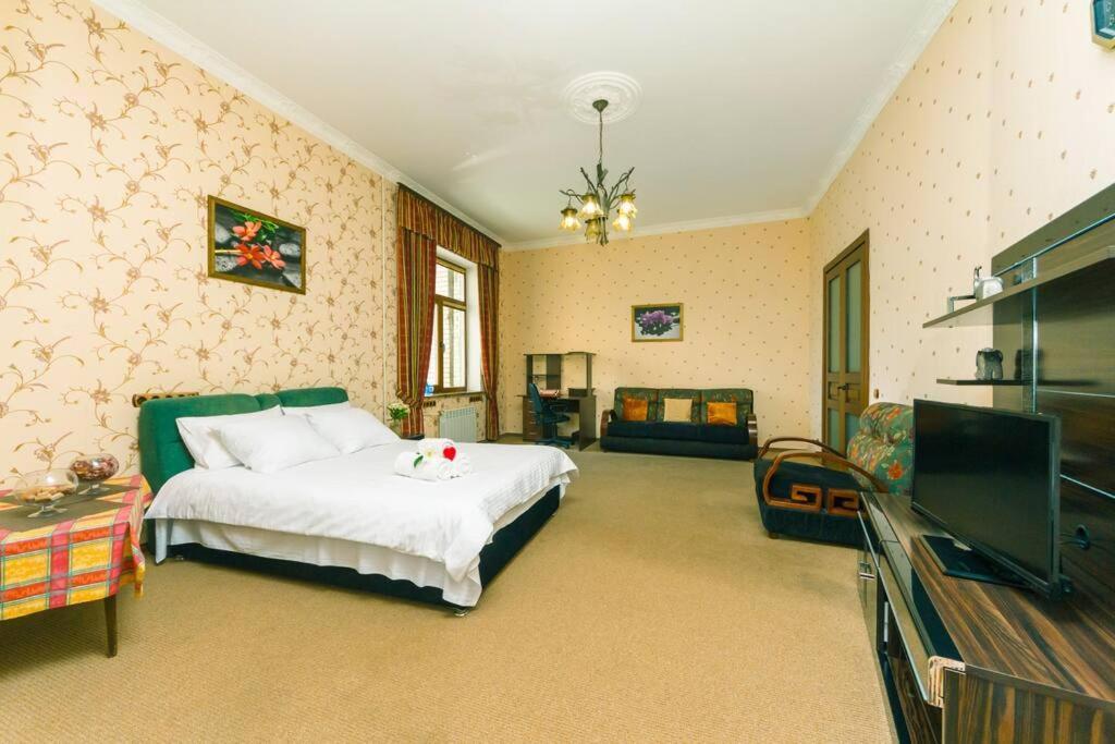 Apartment With View On Inpedendence Square Khreshchatyk Kijev Kültér fotó