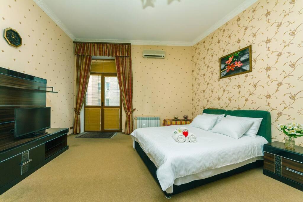 Apartment With View On Inpedendence Square Khreshchatyk Kijev Kültér fotó