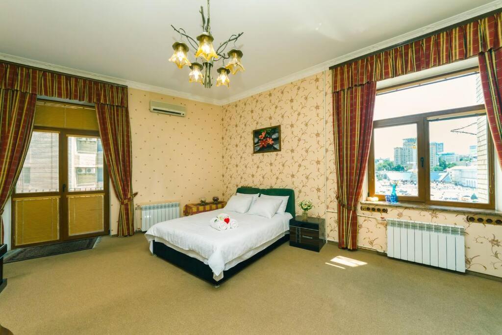 Apartment With View On Inpedendence Square Khreshchatyk Kijev Kültér fotó
